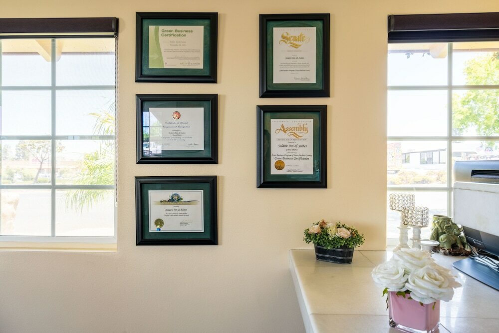 Фото Solaire Inn & Suites