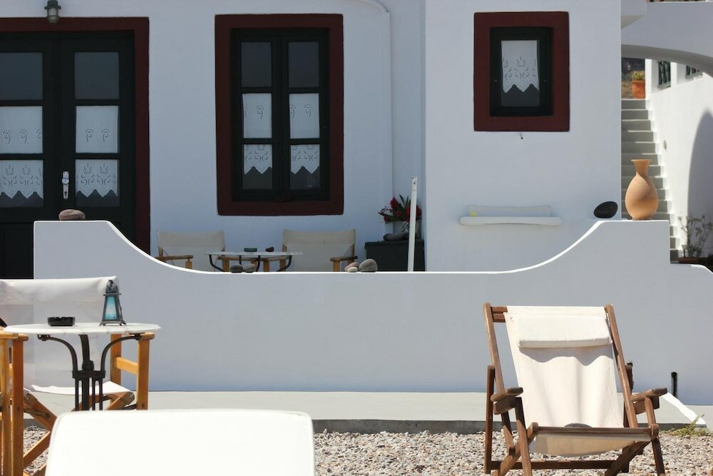 Фото Vrachia Studios & Apartments