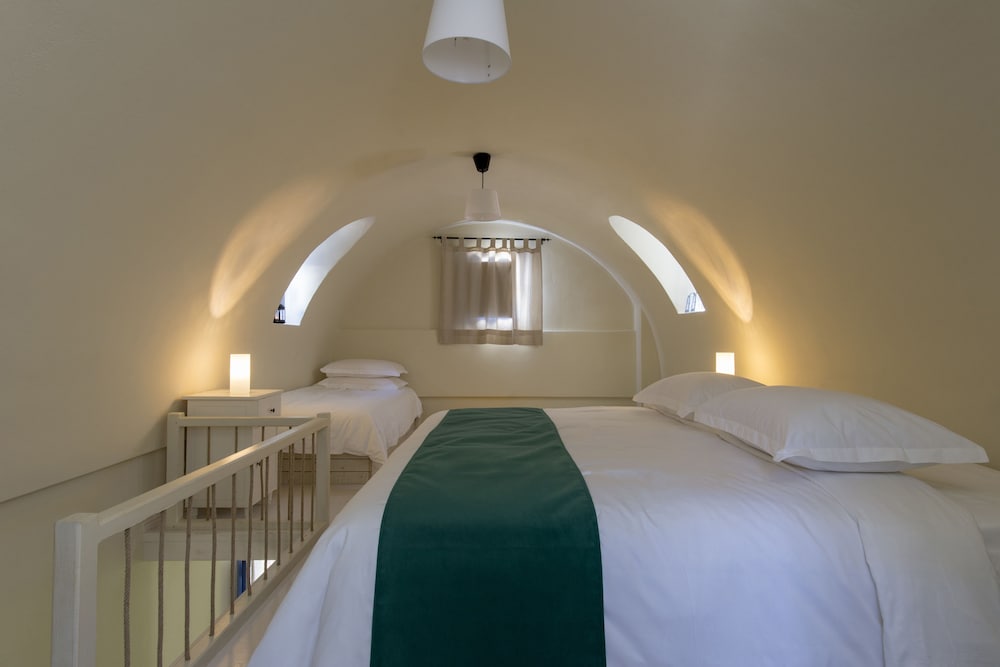 Фото Earino Suites & Villas