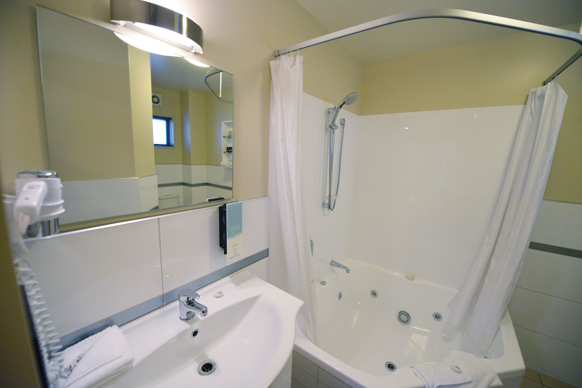 Фото 166 Majestic Court Motel