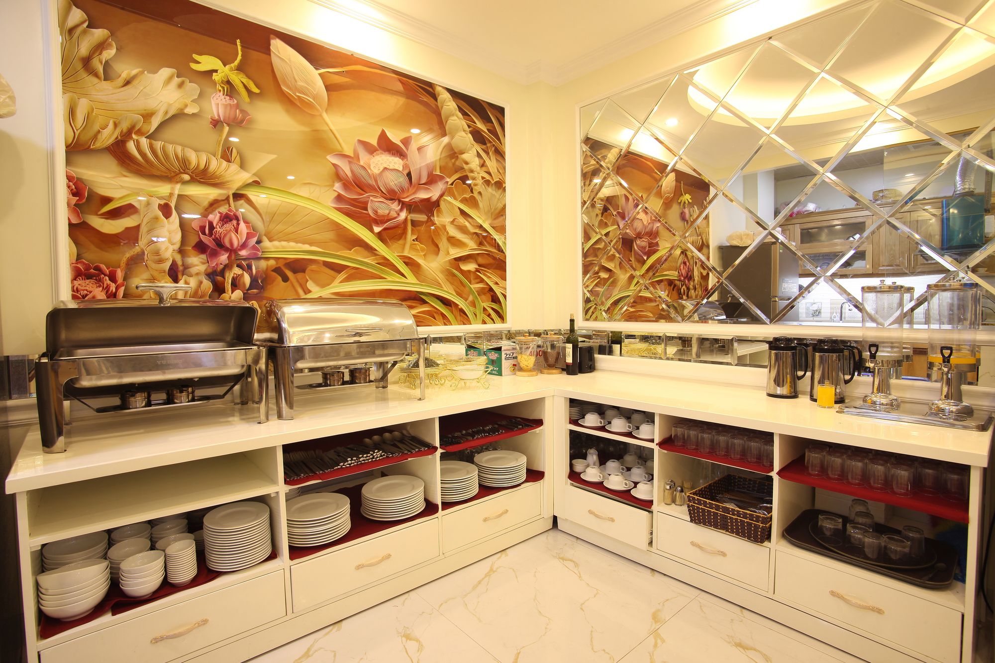 Фото My Moon Hotel