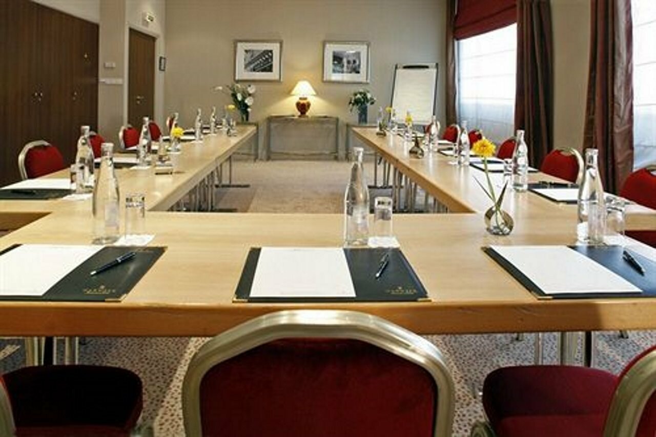 Фото Warwick Reine Astrid Lyon