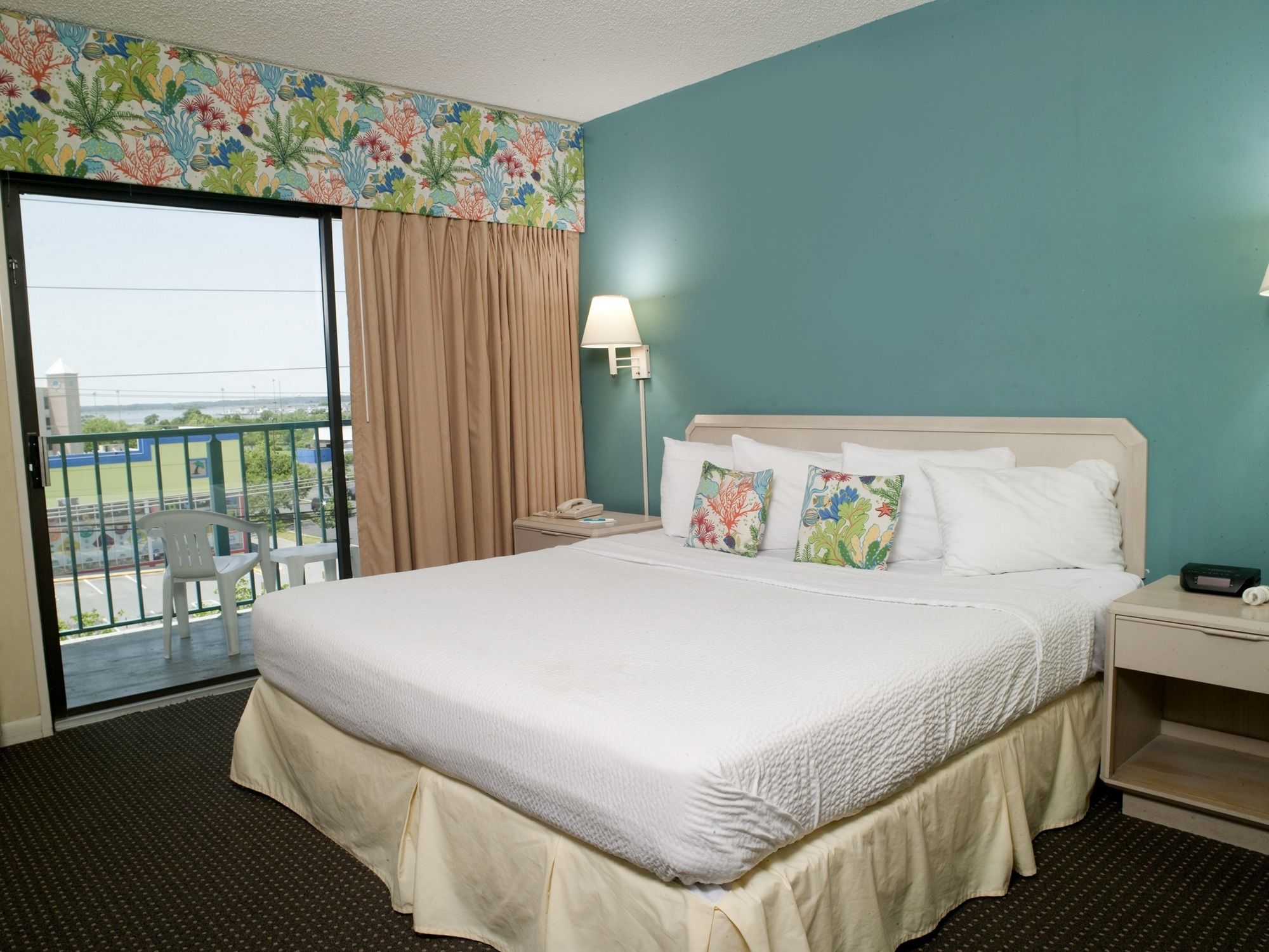 Фото Cayman Suites Hotel