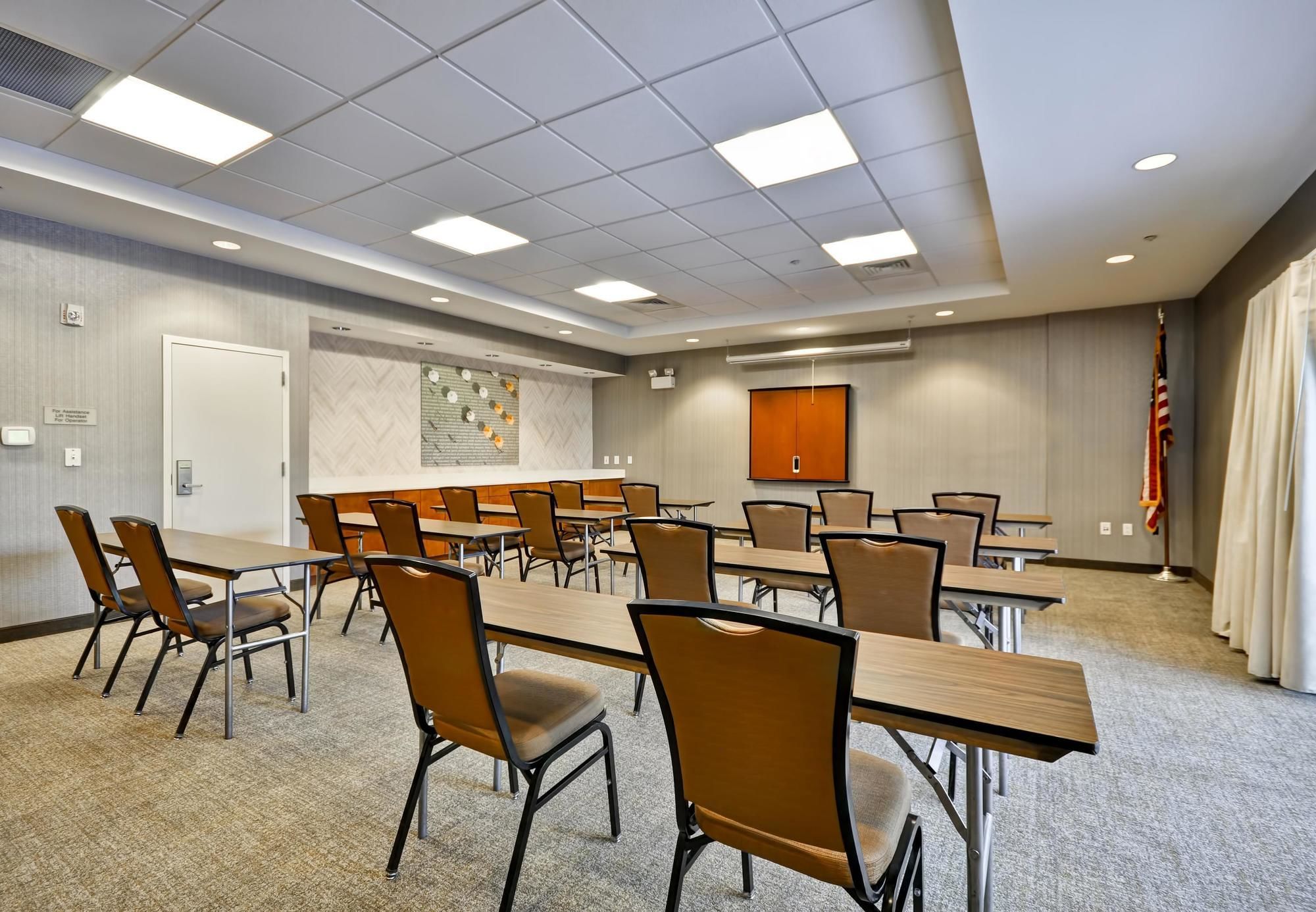 Фото SpringHill Suites Tallahassee Central