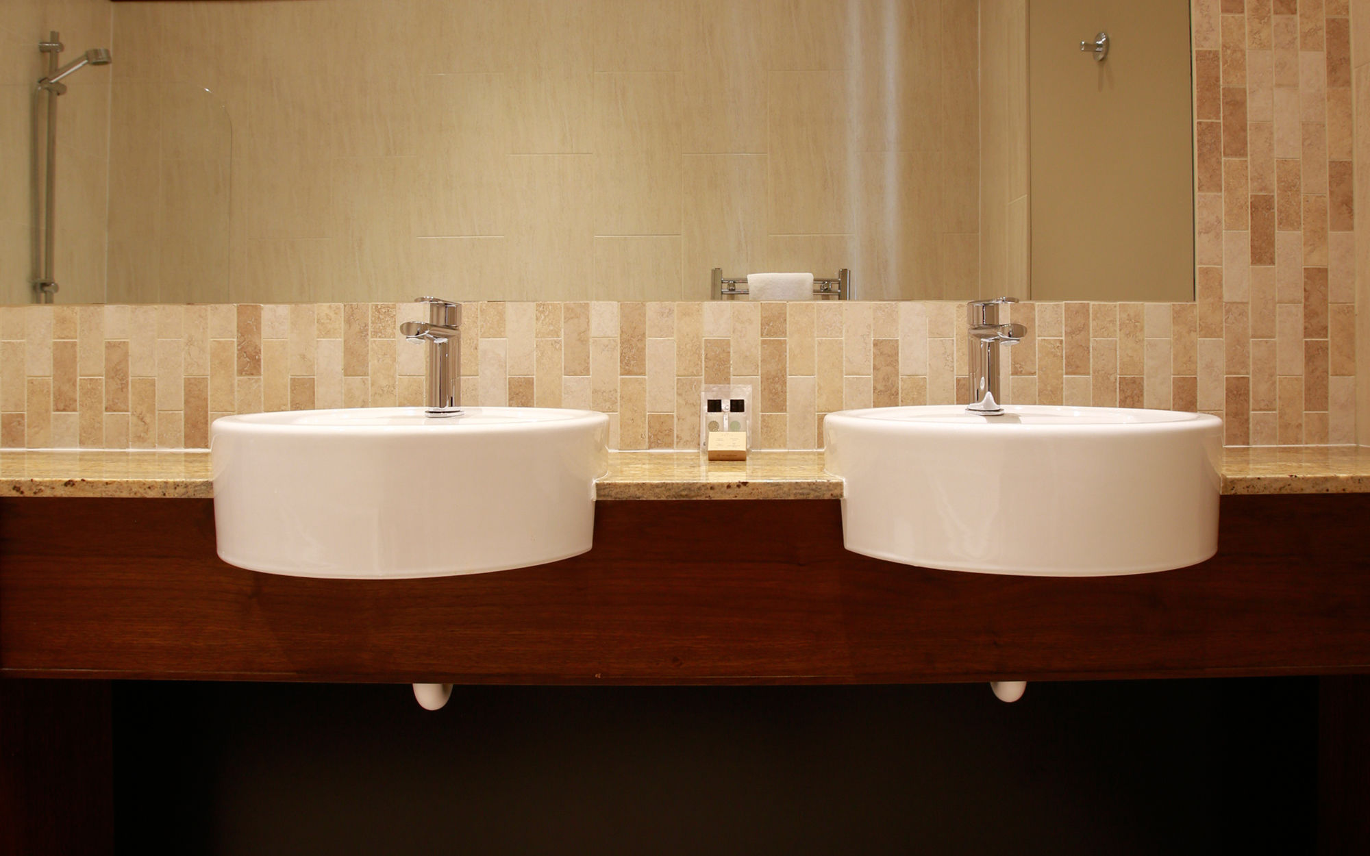 Фото The Lynnhurst Hotel