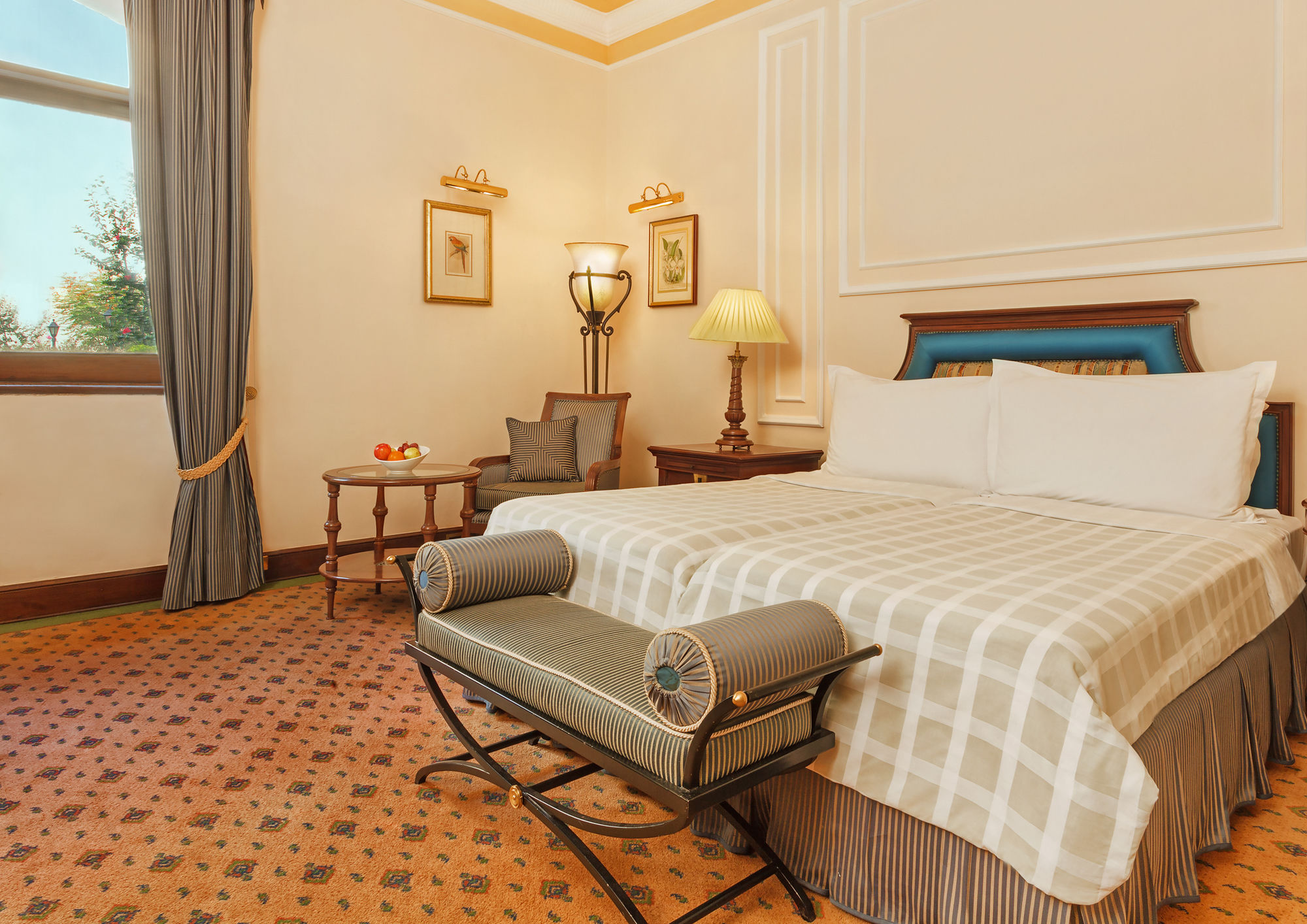 Фото The Oberoi Grand, Kolkata