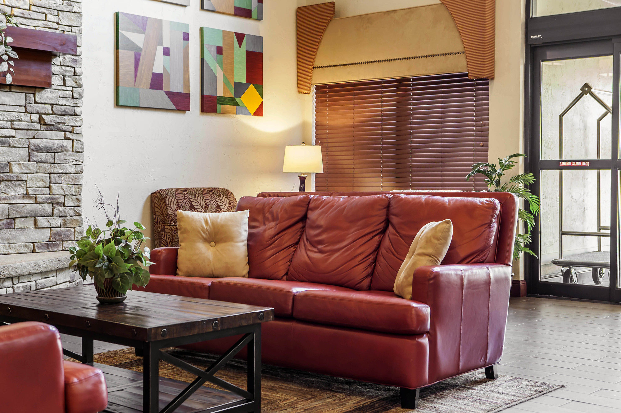 Фото Comfort Suites near Route 66