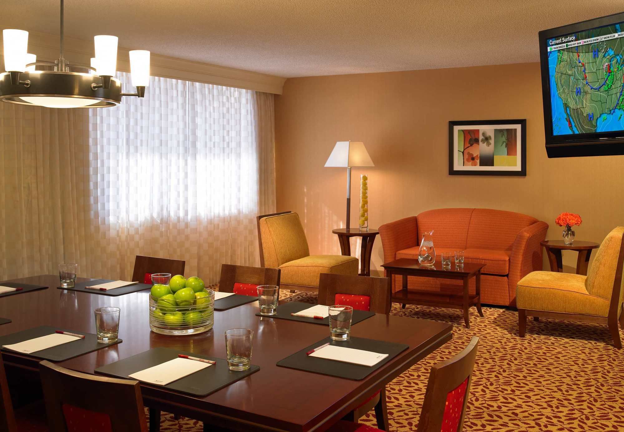 Фото Marriott Kansas City Overland Park