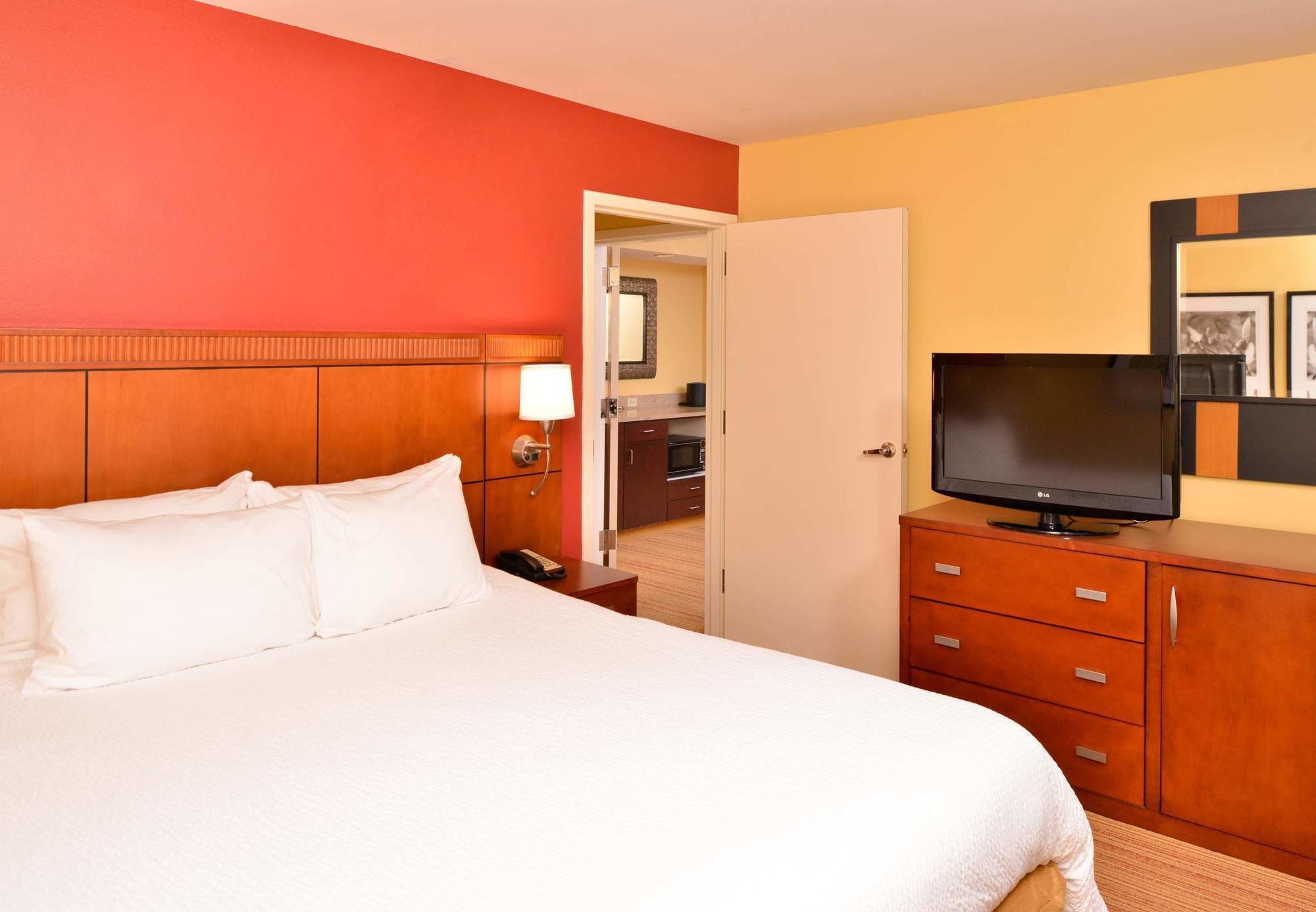 Фото Courtyard by Marriott Tampa North/I-75 Fletcher