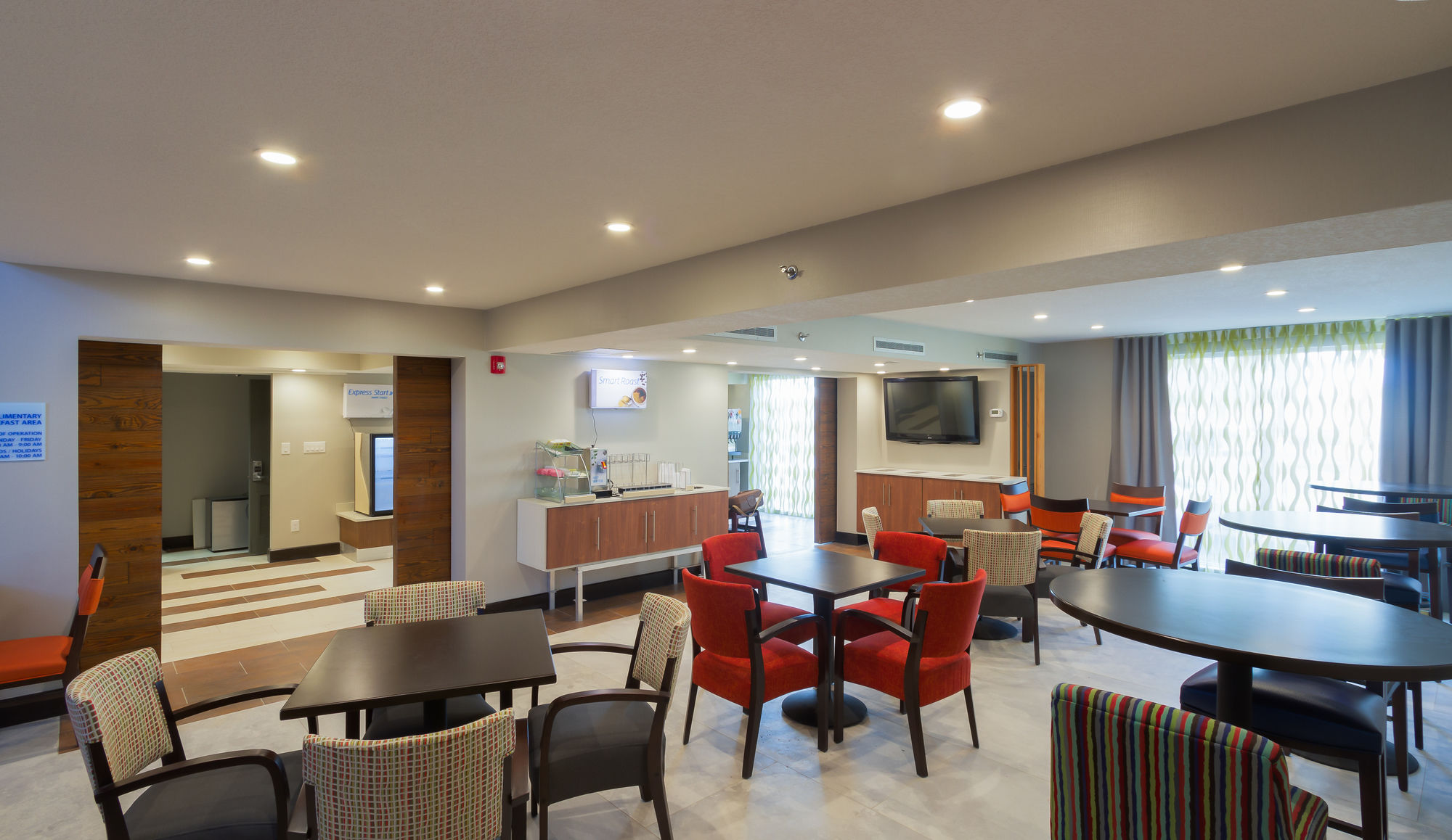 Фото Holiday Inn Express & Suites San Antonio Medical-Six Flags, an Ihg Hotel