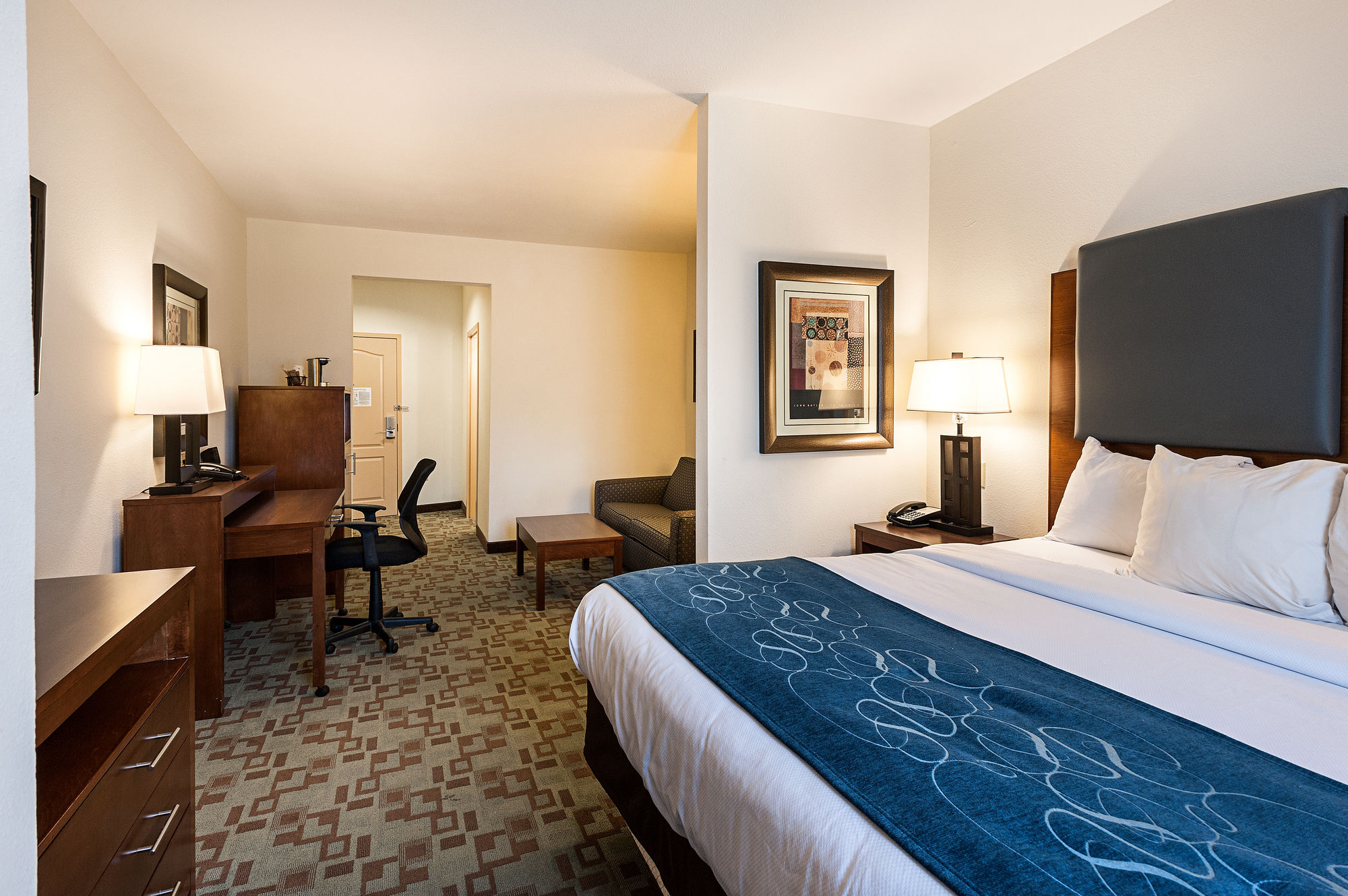 Фото Comfort Suites Oil Center