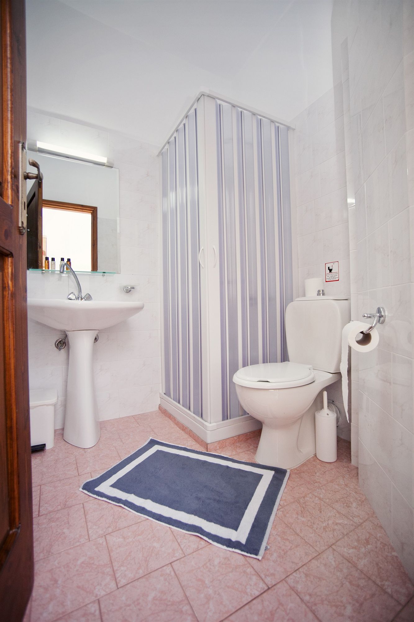 Фото Niriides Hotel