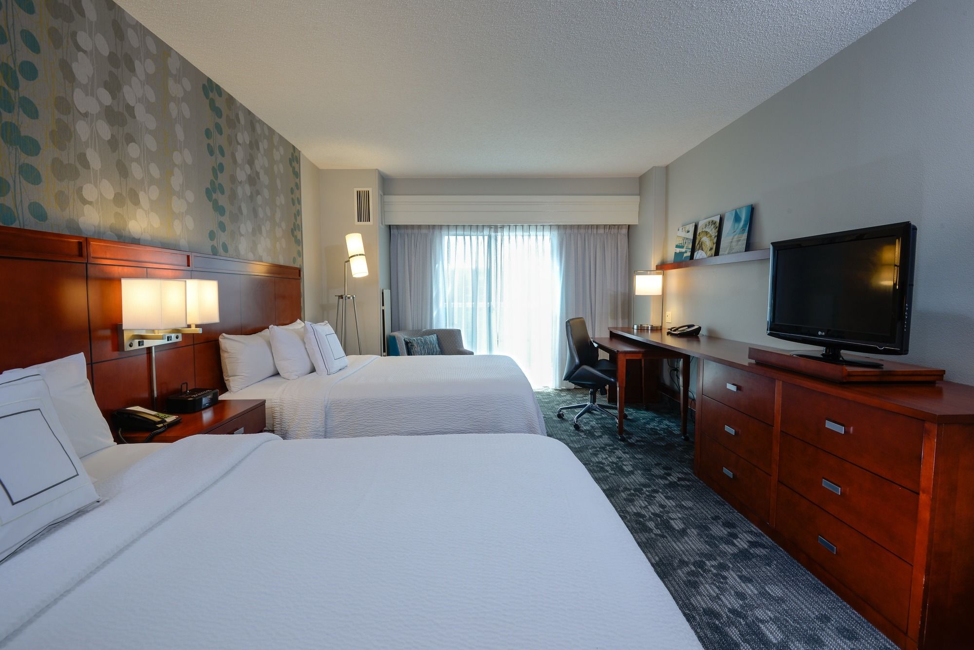 Фото Courtyard Ocean City Oceanfront