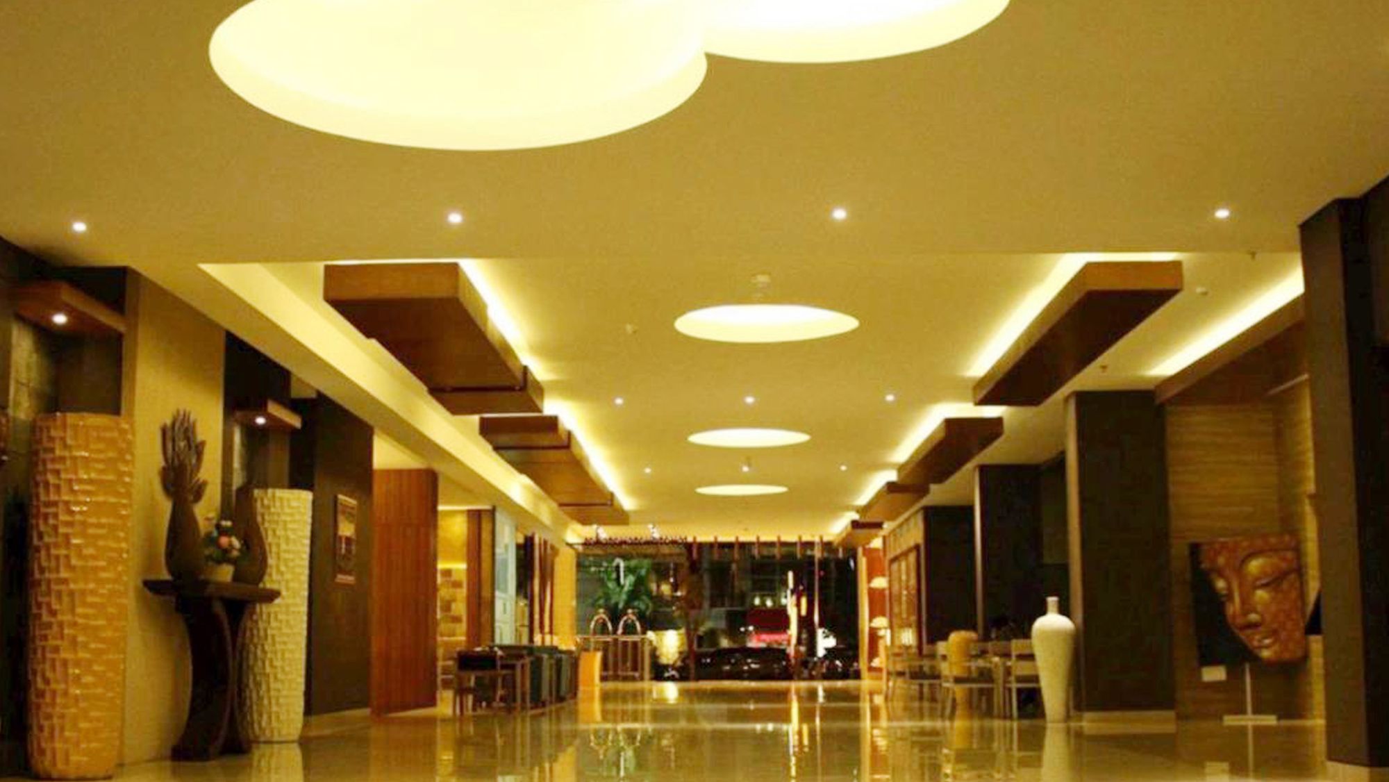 Фото Crystal Lotus Hotel Yogyakarta