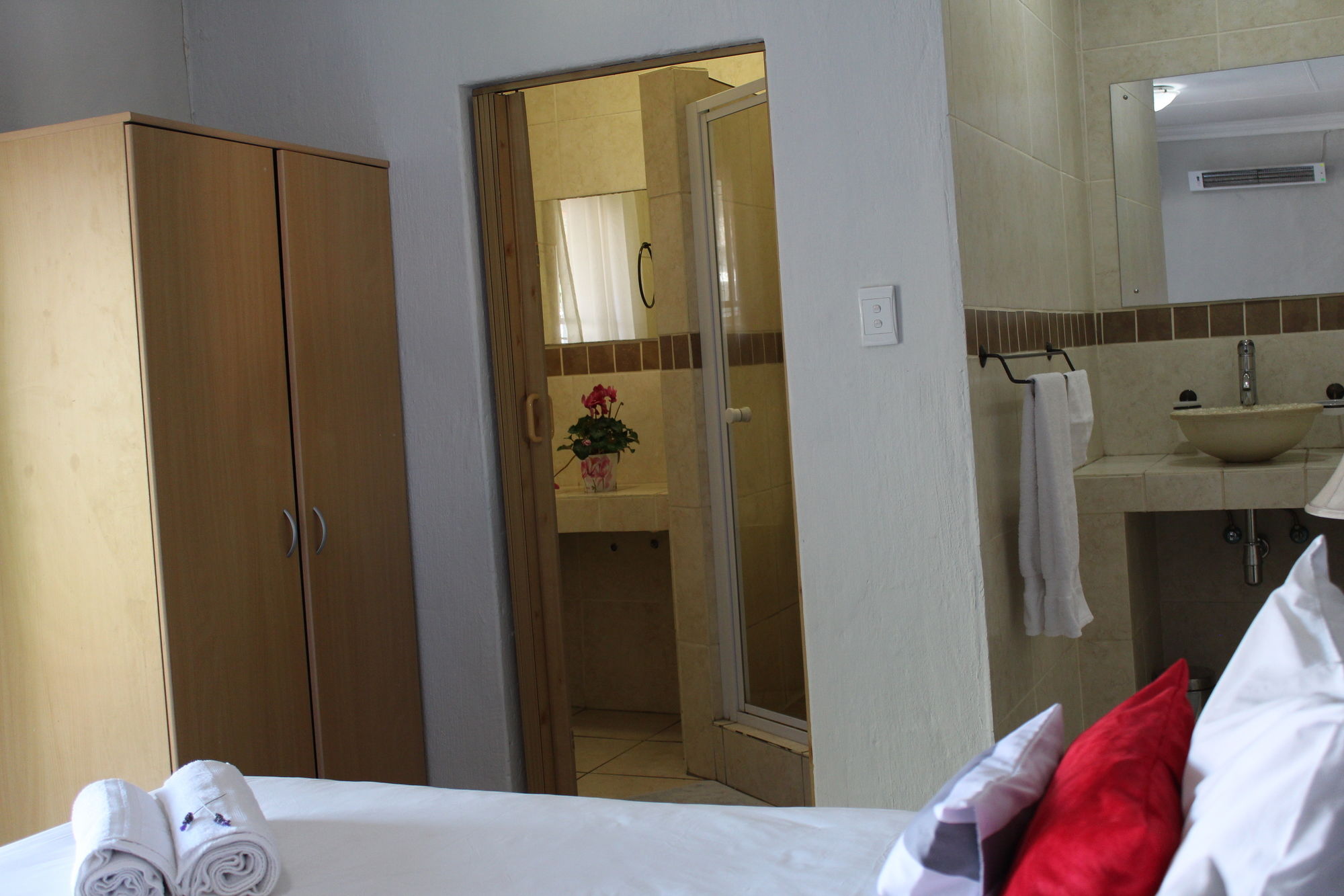 Фото 3Liebeloft Guest House