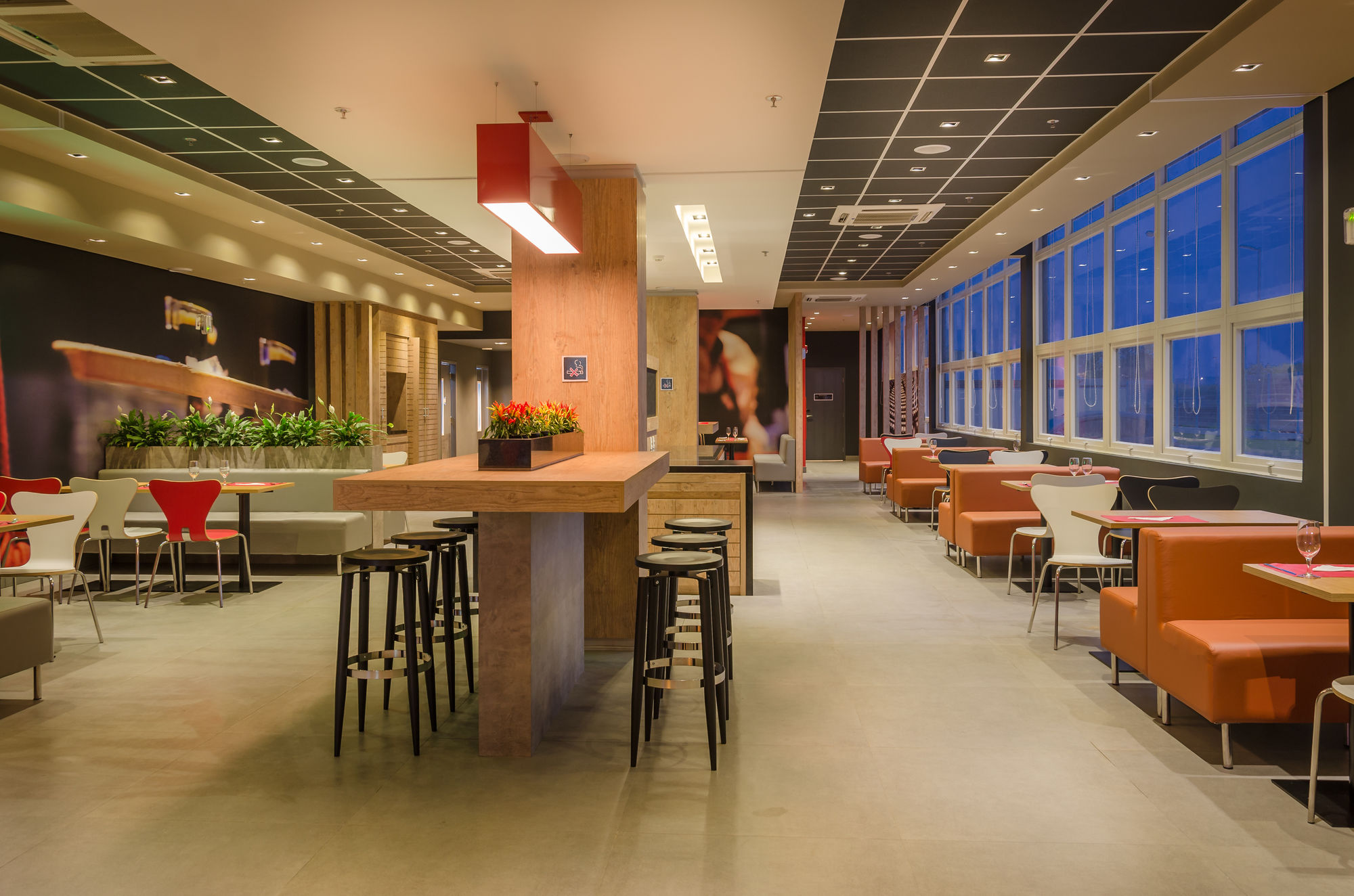 Фото Ibis Porto Alegre Assis Brasil