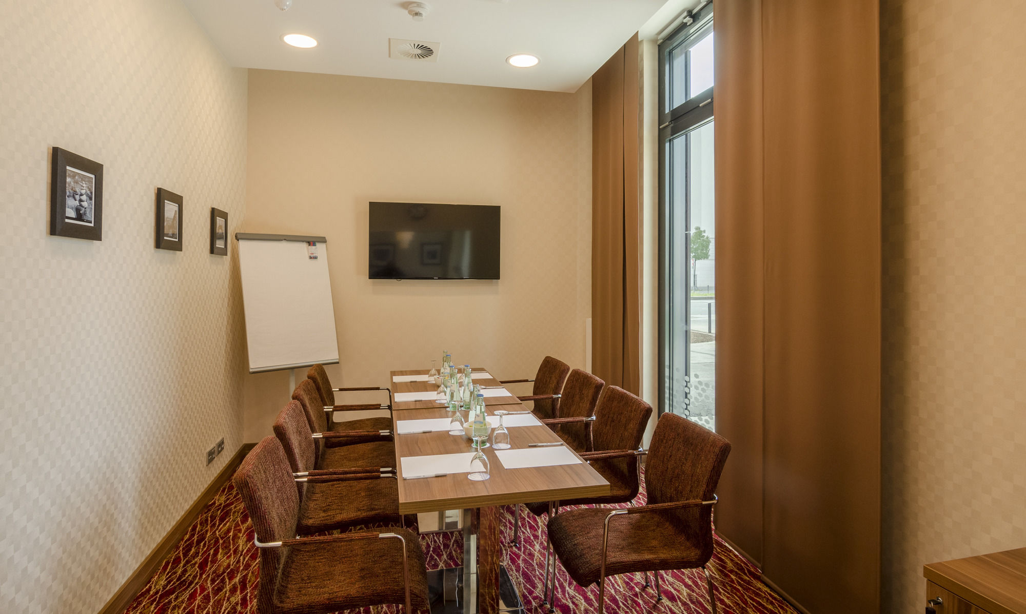 Фото Hampton by Hilton Frankfurt City Centre Messe