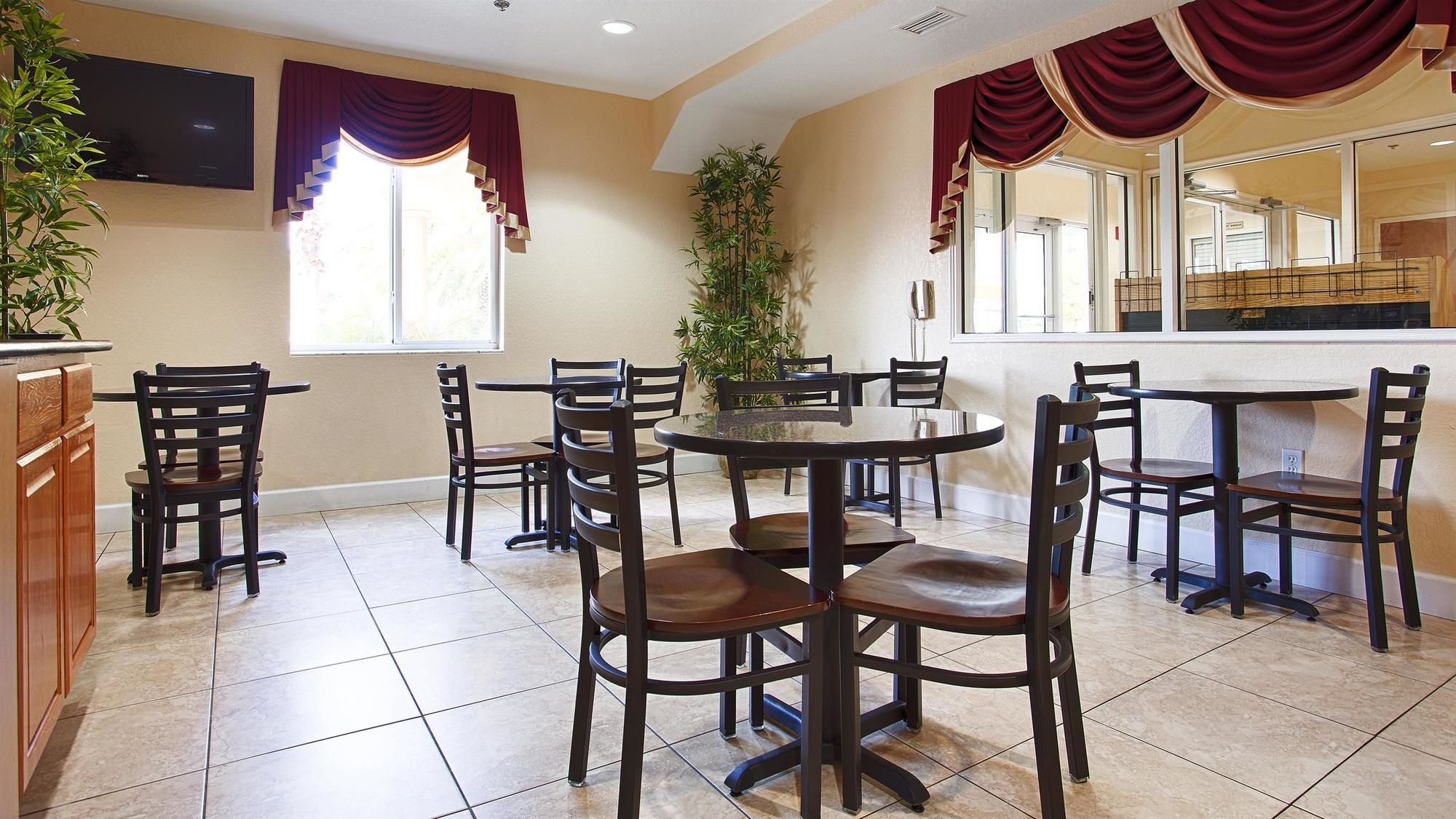 Фото Best Western Edgewater Inn