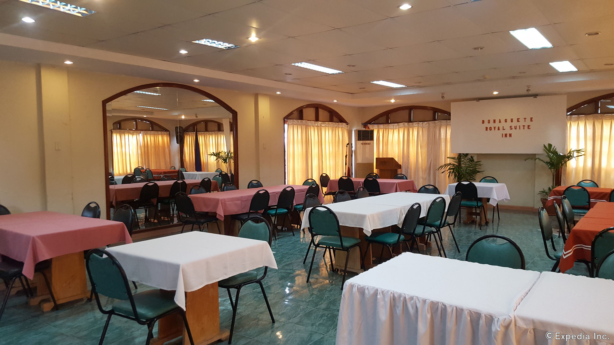 Фото Dumaguete Royal Suite Inn