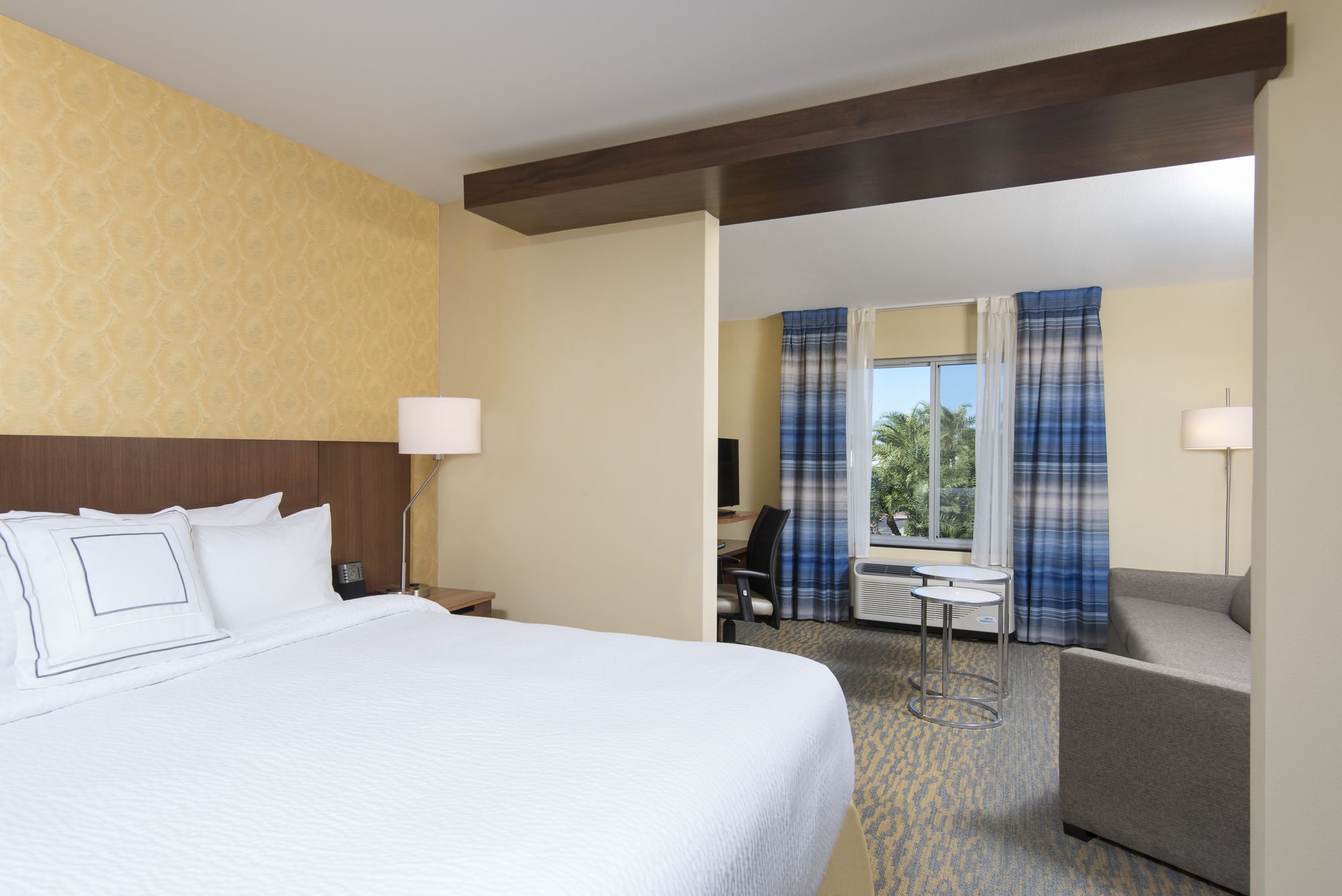 Фото Fairfield Inn & Suites Tampa Westshore Airport