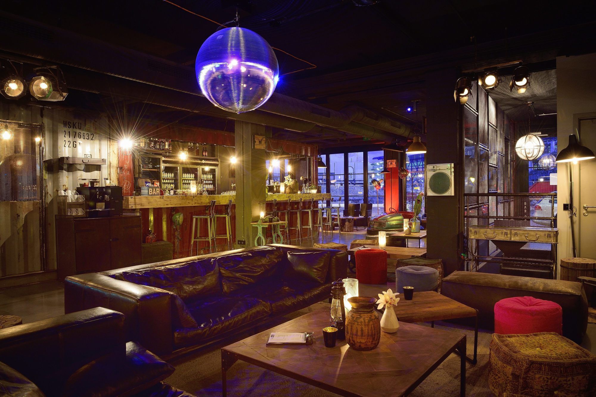 Фото отеля 1