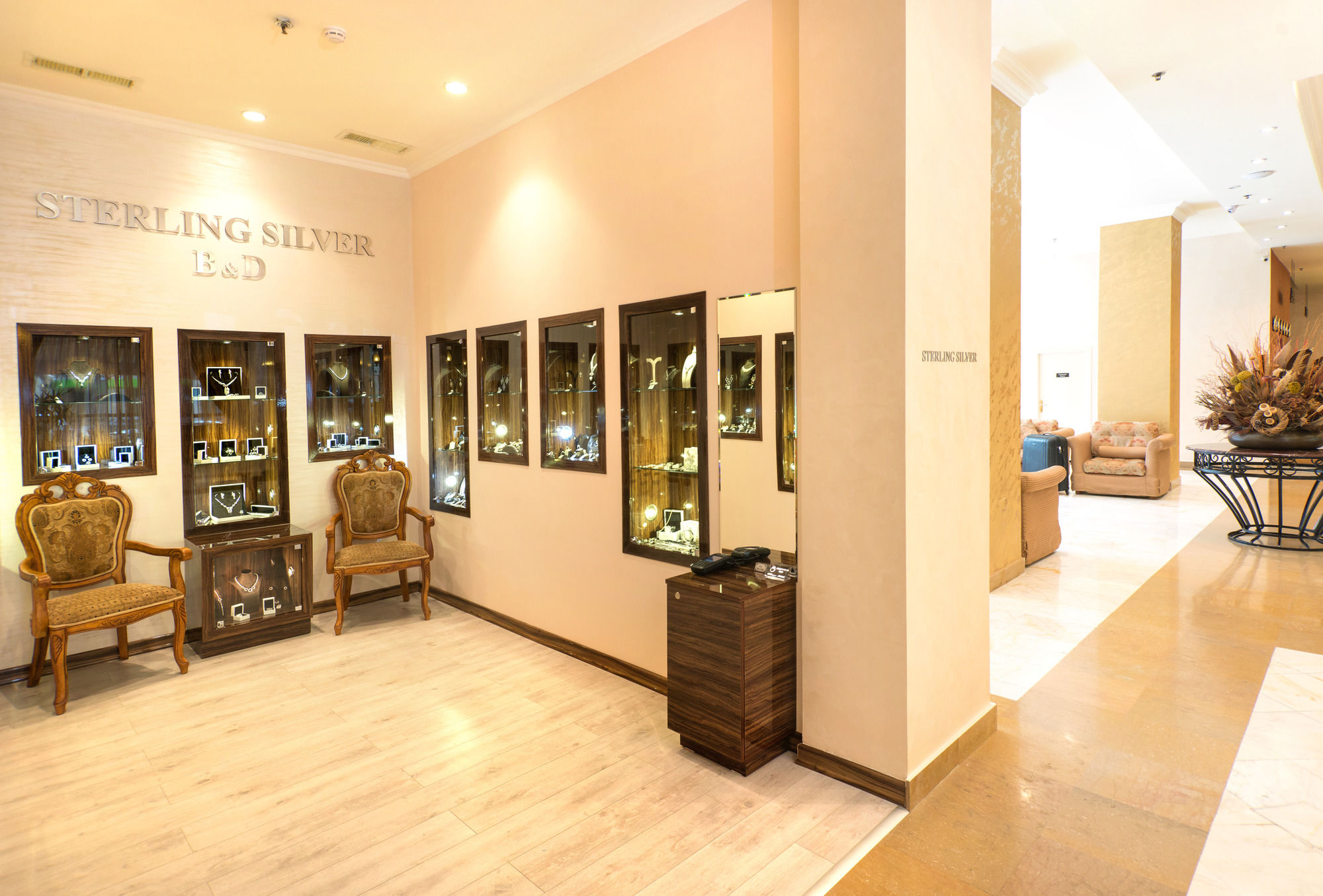 Фото Ani Plaza Hotel