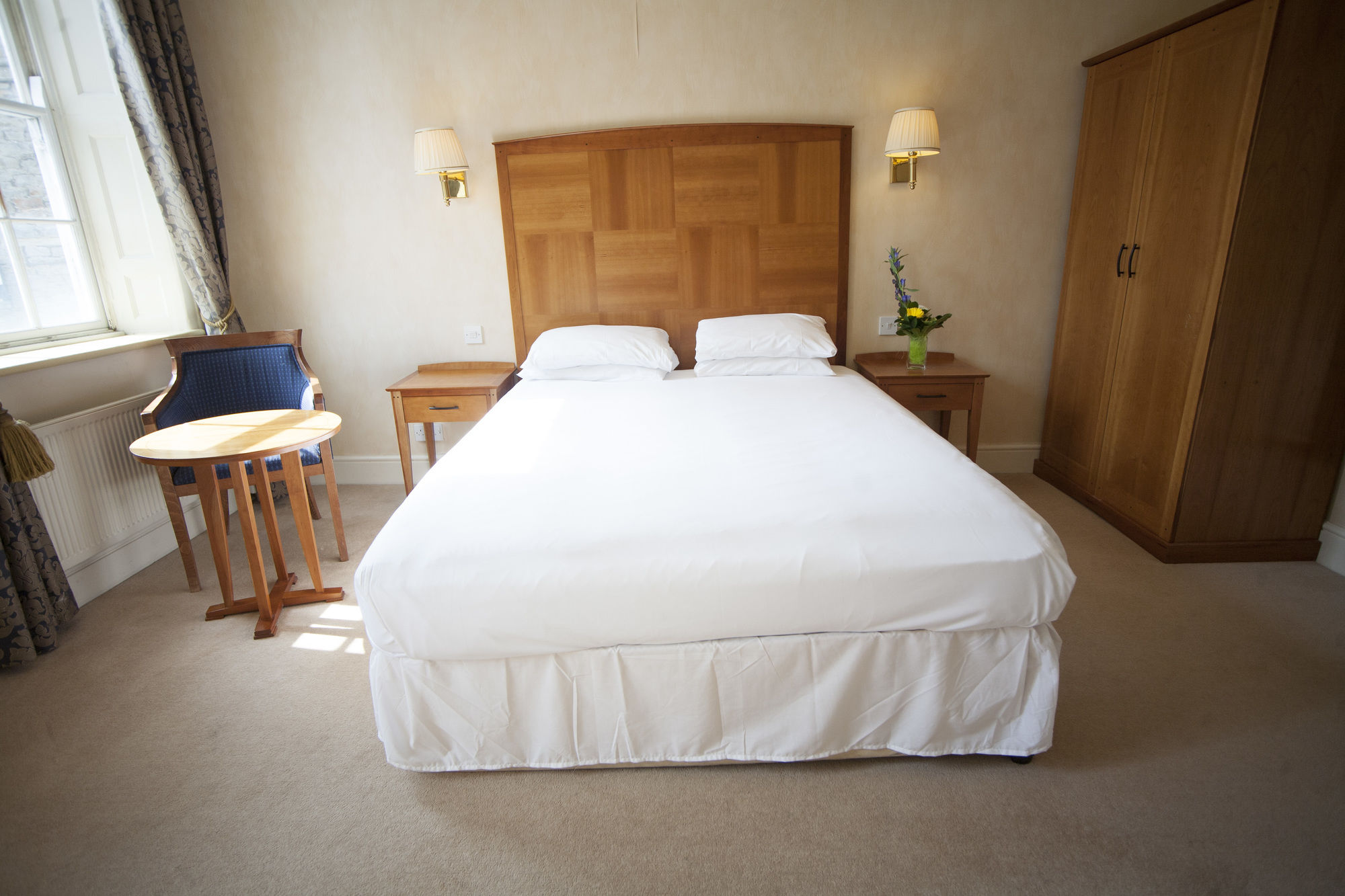 Фото Arnos Manor Hotel