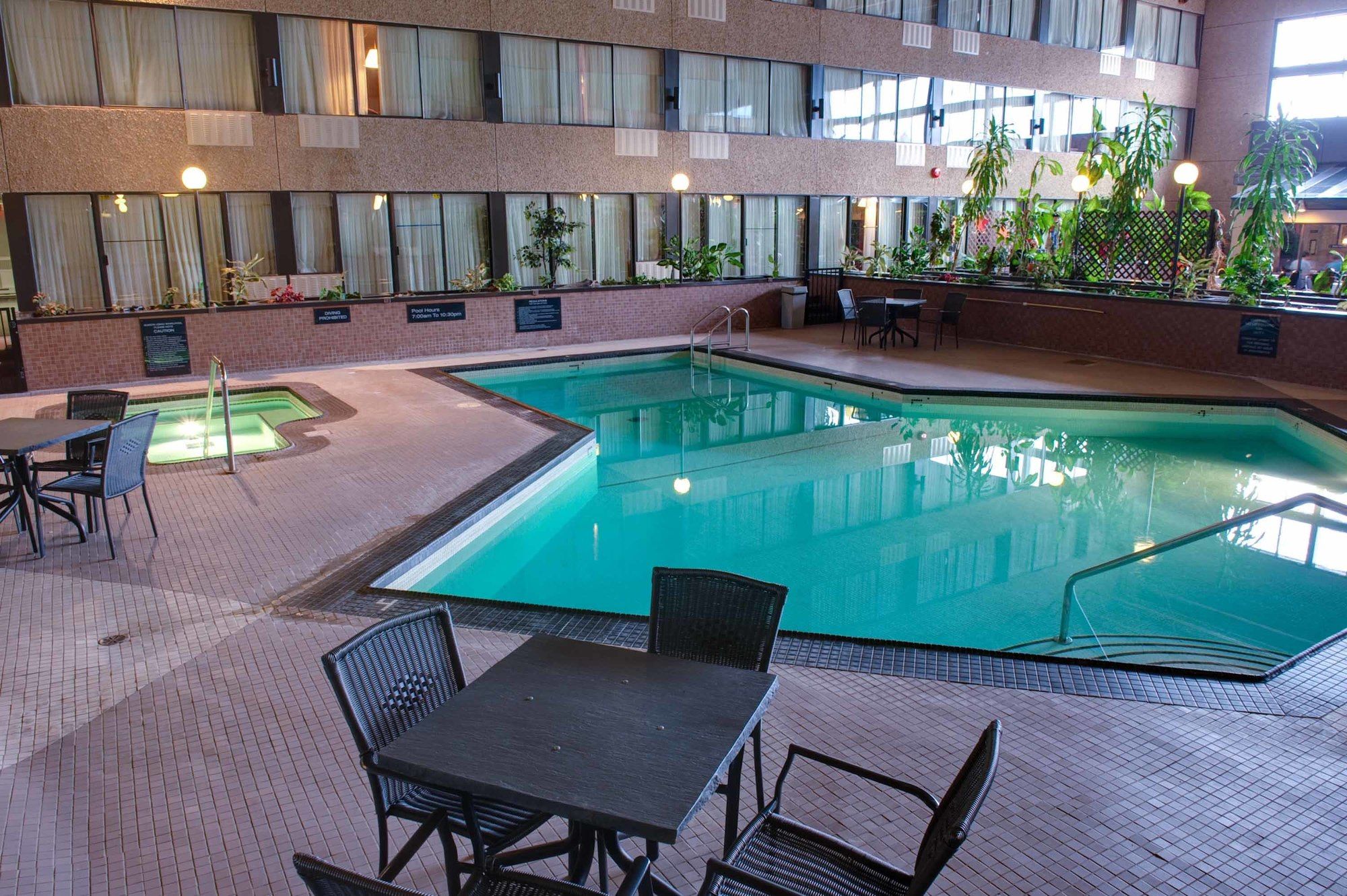 Фото Sandman Hotel Castlegar