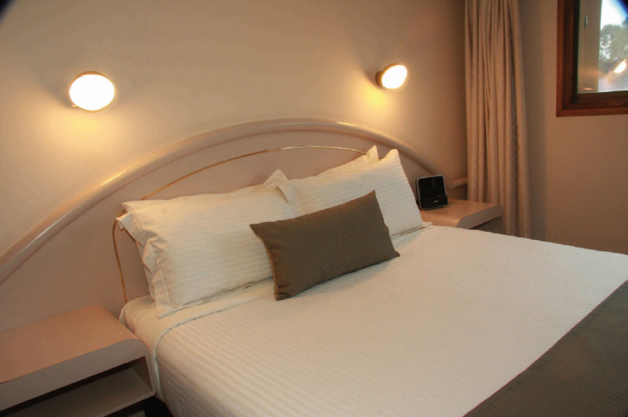 Фото Comfort Hotel Adelaide Meridien