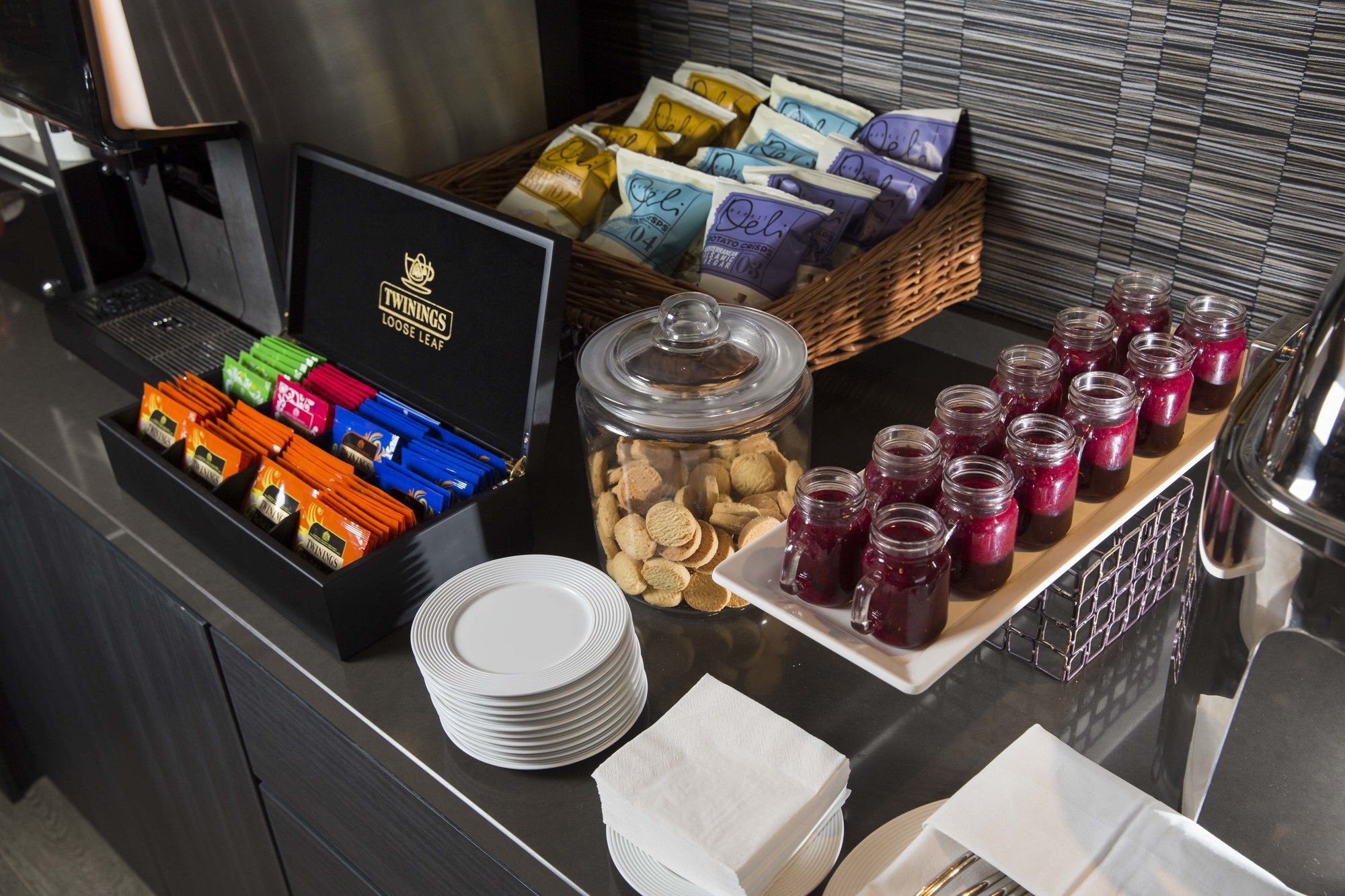 Фото Crowne Plaza Basingstoke