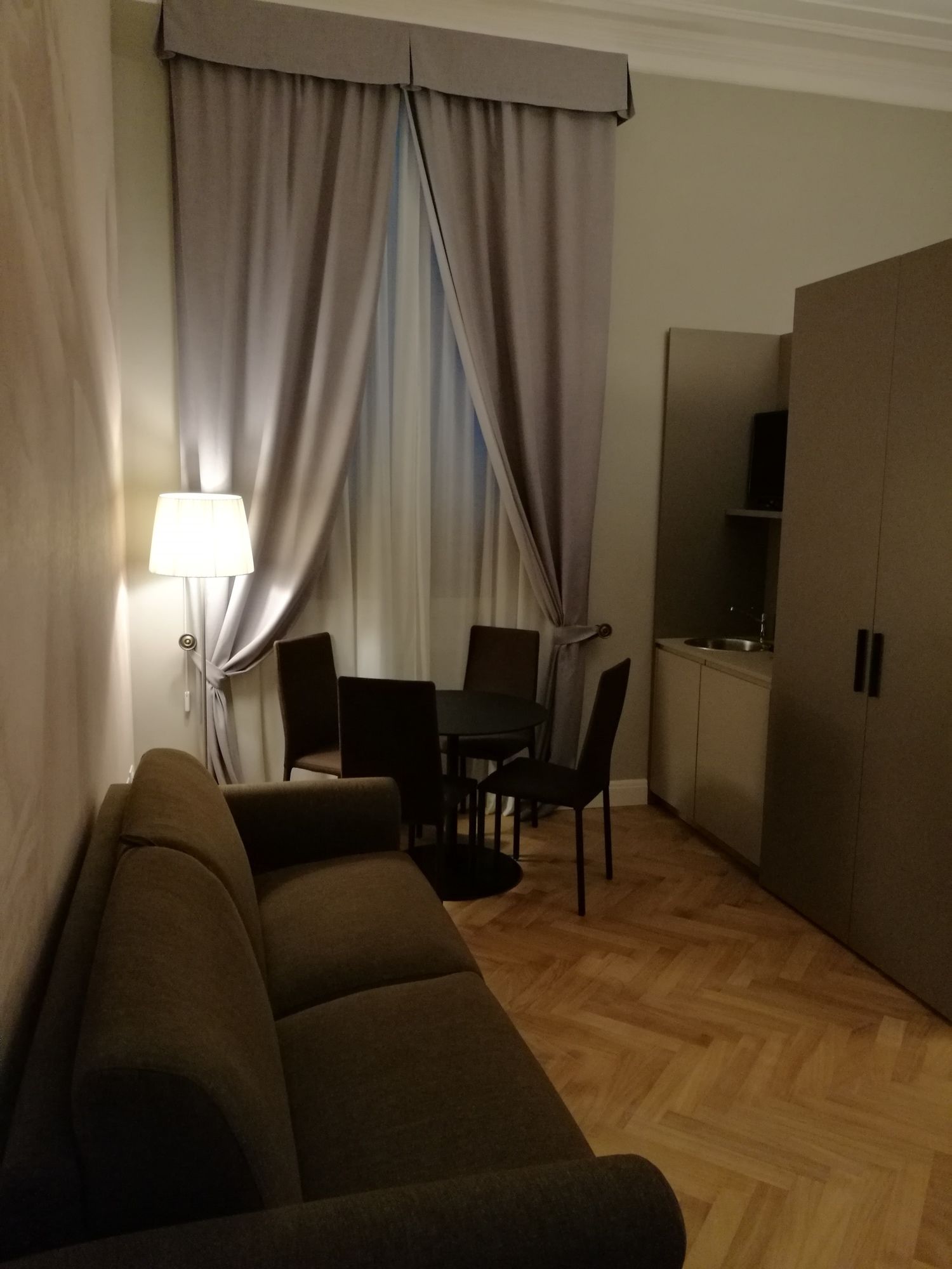 Фото Daphne Guest Hause