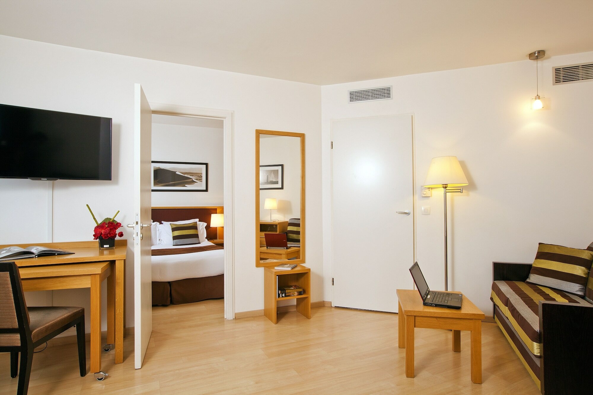 Фото Residhome Appart Hotel Paris-Massy