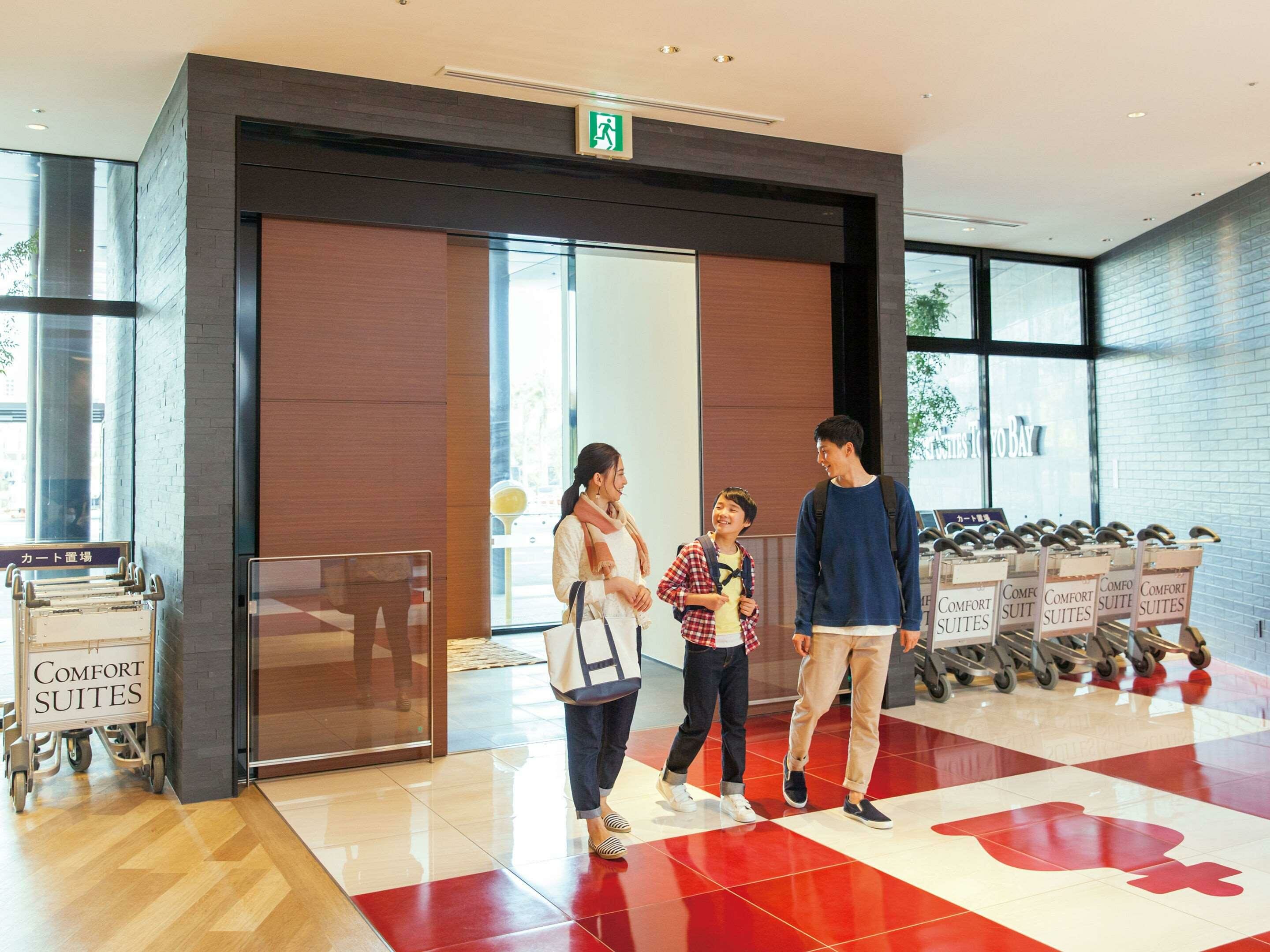 Фото Comfort Suites Tokyo Bay