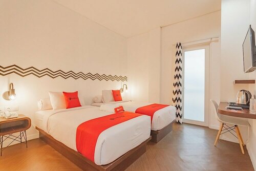 Гостиница RedDoorz Premium @ Hotel Hebat в Бандунге
