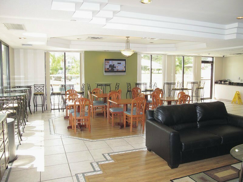 Фото La Quinta Inn & Suites by Wyndham Orlando Universal area
