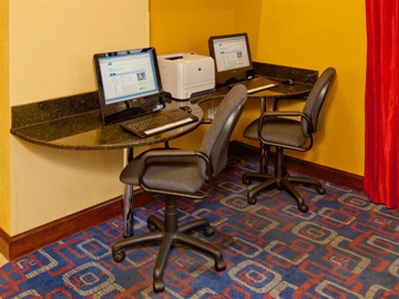 Фото Holiday Inn Express & Suites Nearest Universal Orlando, an Ihg Hotel