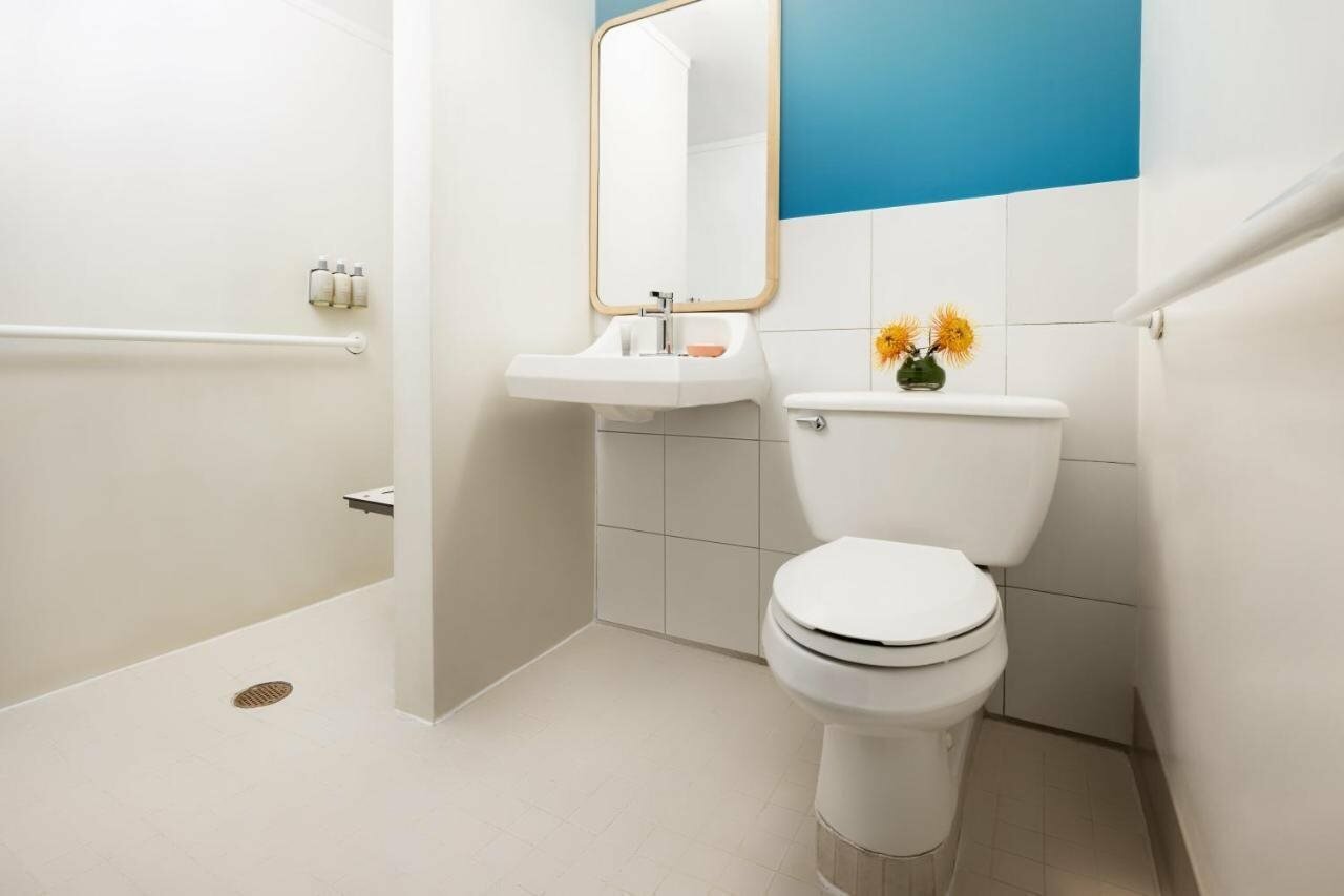 Фото The Twin Fin Hotel