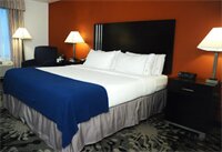 Фото Holiday Inn Express & Suites Greenfield, an Ihg Hotel