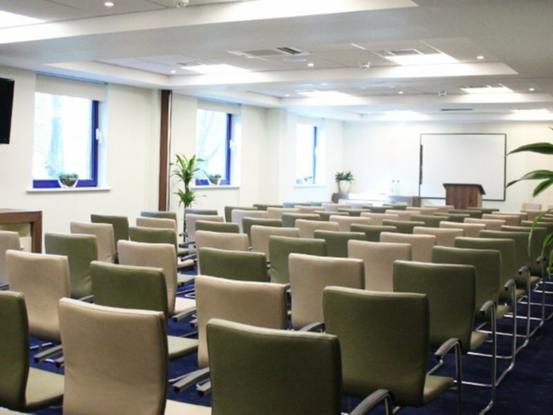 Фото Holiday Inn Express London - Stratford, an Ihg Hotel