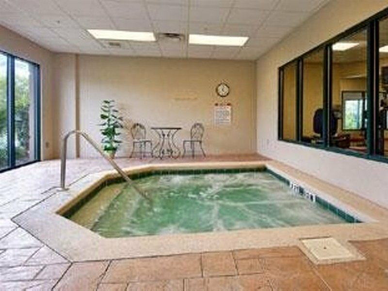 Фото Wingate by Wyndham - Orlando International Airport