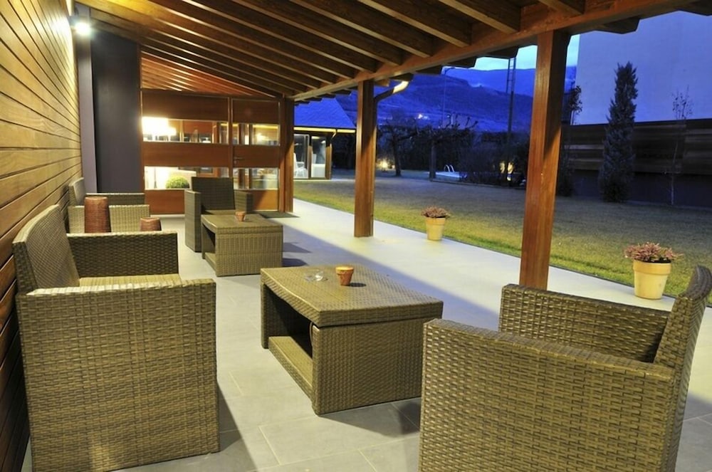 Фото Apartamentos Pessets Adelaida