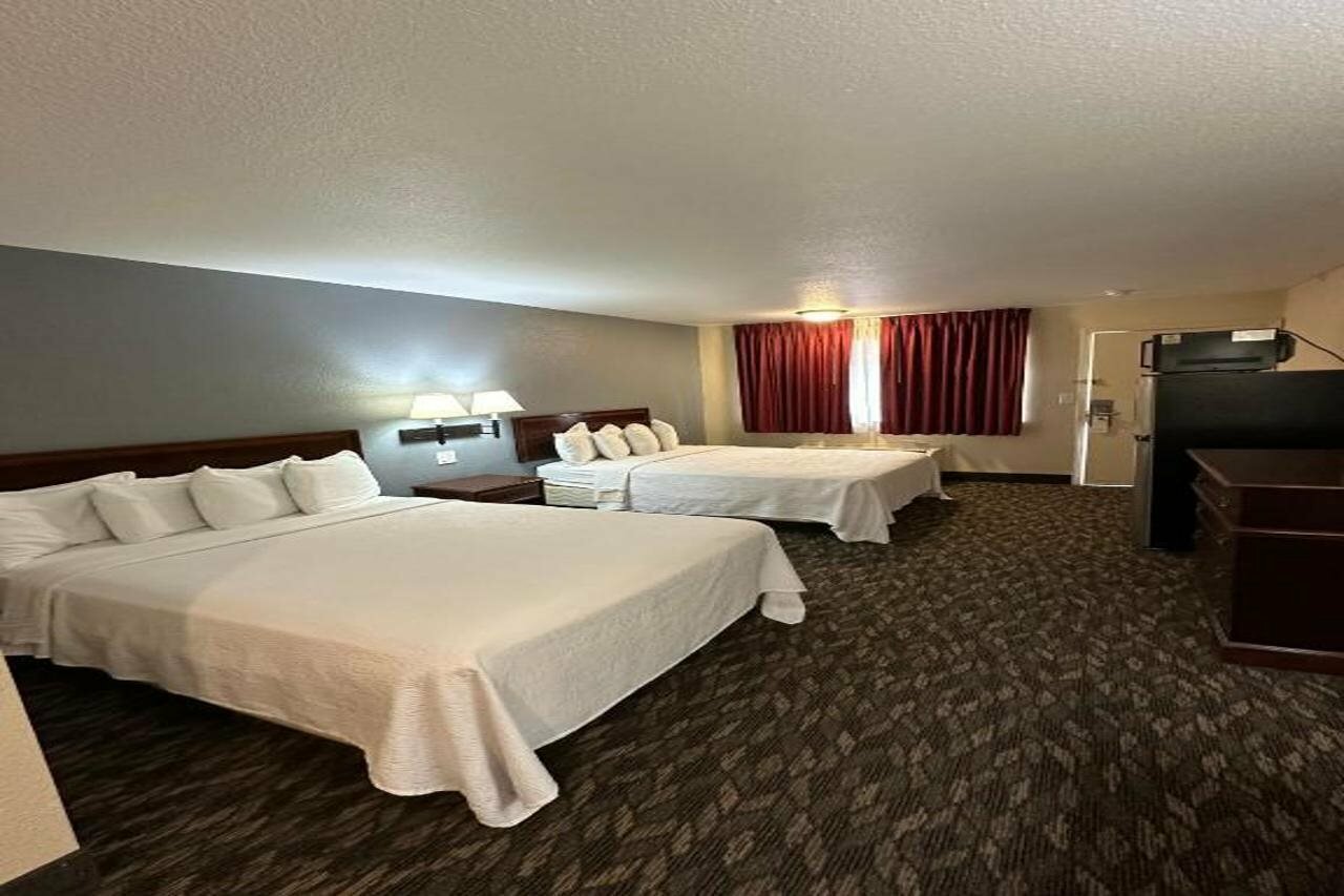 Фото Bonanza Inn & Suites