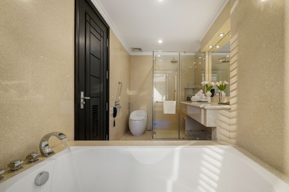 Фото V-Hotel Da Nang Beach