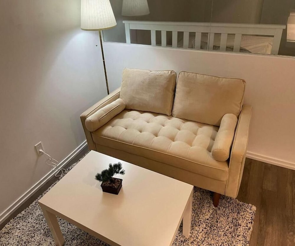 Фото Waterfront Yonge Apartments