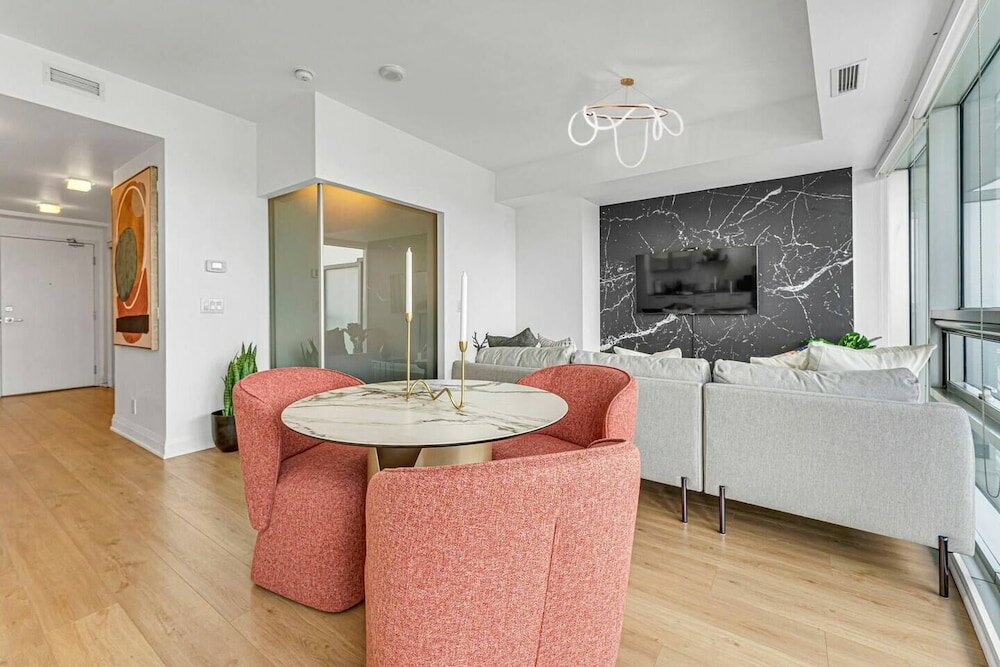 Фото The Harbour Toronto