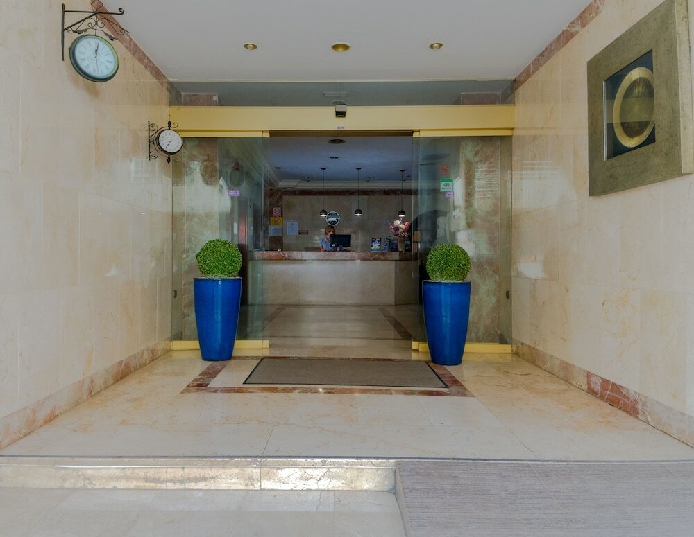 Фото Hotel Aeropuerto Sur