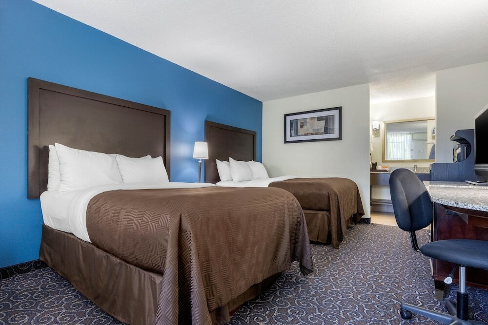 Фото Days Inn and Suites by Wyndham Oxford