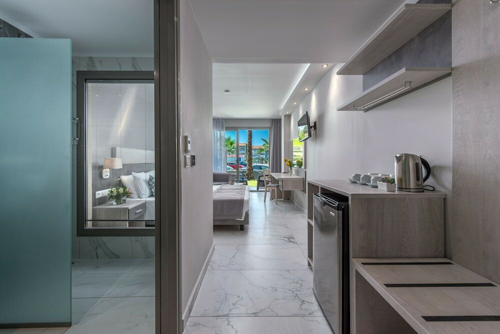 Фото Dionysos Hotel & Suites