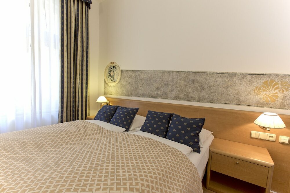 Фото Hotel Tivoli Prague