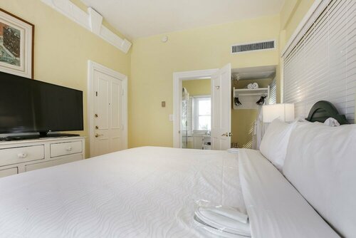 Внешний вид отеля Weatherstation Inn в Ки-Уэсте, фото 2